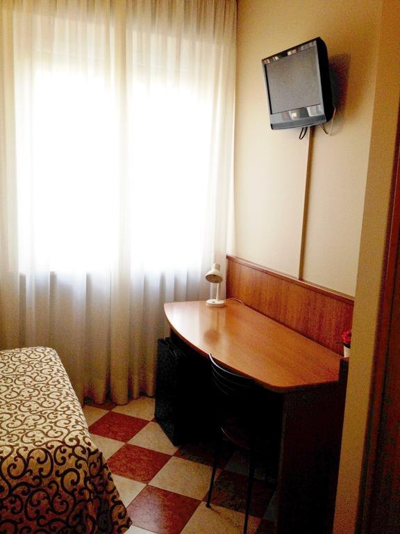 Hotel Daina Dalmine Room photo