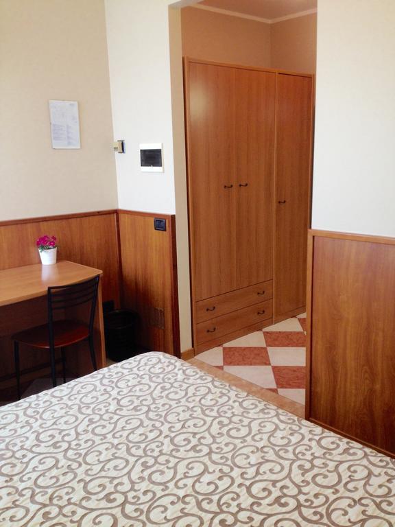 Hotel Daina Dalmine Room photo